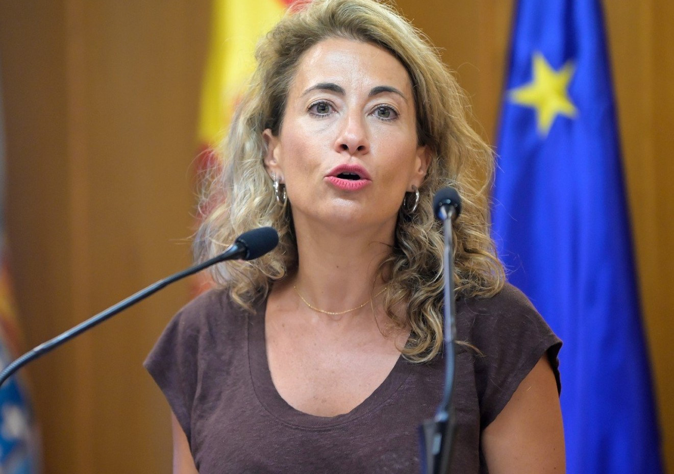 Raquel Sánchez apela à integração da perspectiva de género na política de transportes