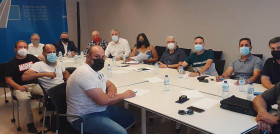 Representantes de FVET, FesMC-UGT PV y CCOO PV durante la integración de la comisión del puerto