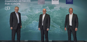 Daimler Truck, TRATON GROUP und Volvo Group planen Aufbau eines europäischen Hochleistungs-Ladenetzes für schwere LkwDaimler Truck, the TRATON GROUP and Volvo Group plan to pioneer a European high-p