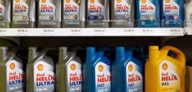 Shell Helix Lubricants on sale, Shell retail site in Warsaw, August 2018