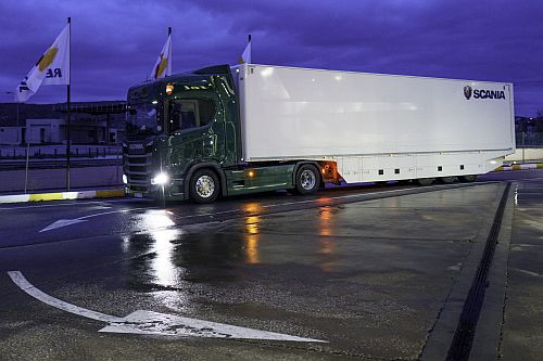 MADRID.  3ÐXII-19.  CAMION SCANIA R 450  FOTO: JOSE RAMON LADRA.