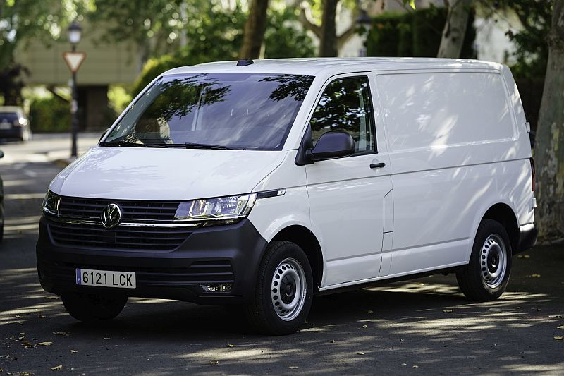 MADRID. 3ÐVIII-20. FURGONETA VOLKSWAGEN TRANSPORTER. FOTO: JOSE RAMON LADRA.