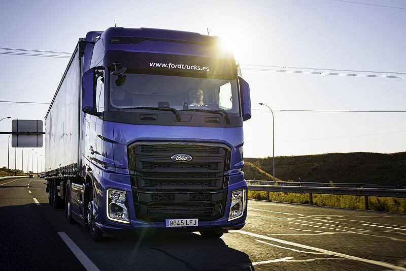 MADRID. 15-X-20. CAMION FORD T-MAX 50. FOTO: JOSE RAMON LADRA.