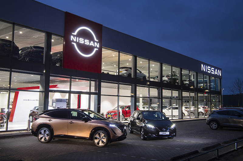 Nissan despliega un nuevo logotipo en toda su red de concesionar