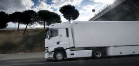 MADRID. 18-V-17. CAMION RENAULT T520 MAXIESPACE. FOTO: JOSE RAMON LADRA.