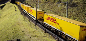 dhl09 freightliner 02