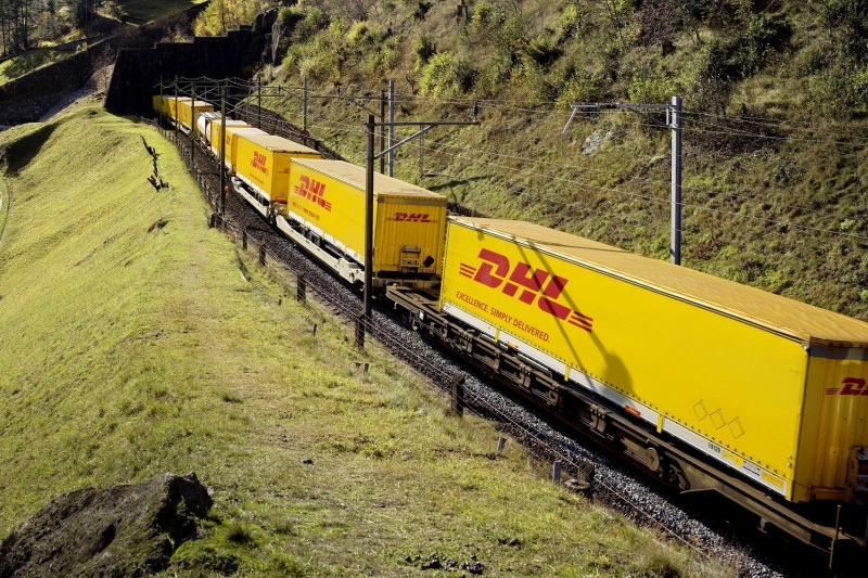 dhl09 freightliner 02
