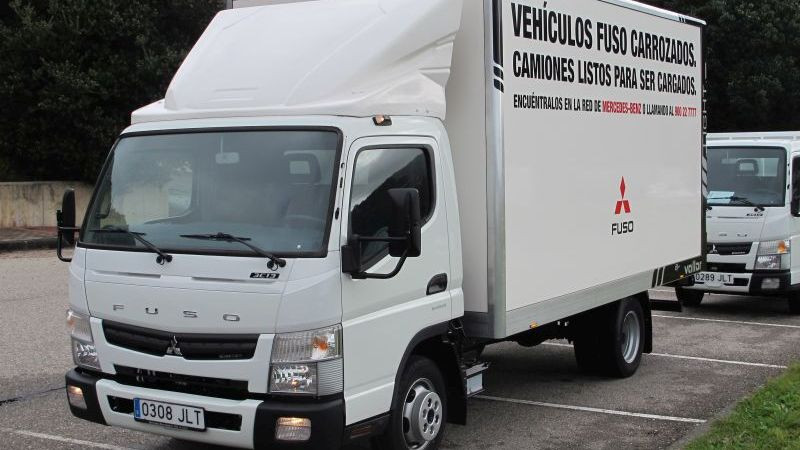 FUSO Canter carr