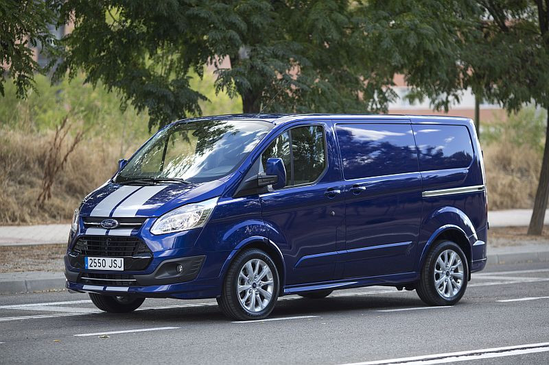 MADRID. 28-9-16. FURGONETA FORD TRANSIT. FOTO: JOSE RAMON LADRA.