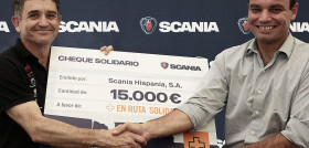 Gabriel Pasamontes de En Ruta Solidaria y Jose Anotnio Mannucci - director general de Scania Iberica