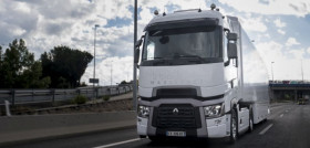 MADRID. 18-V-17. CAMION RENAULT T520 MAXIESPACE. FOTO: JOSE RAMON LADRA.