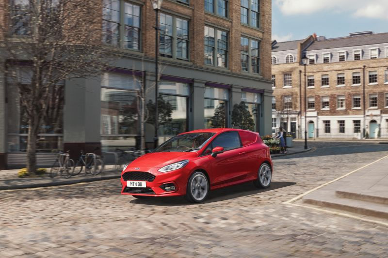 2018_FORD_FIESTA_VAN_01