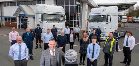 02_The_British_dealer_group_Lawrence_Vehicles_Ltd_has_been_awarded_DAF_International_Dealer_of_the_Year_2021