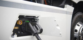 Vollelektrischer Mercedes-Benz Lkw für den schweren Verteilerverkehr: Startschuss für die Praxiserprobung: Mercedes-Benz eActros geht bei Hermes in den BetriebseinsatzAll-electric Mercedes-Benz truc