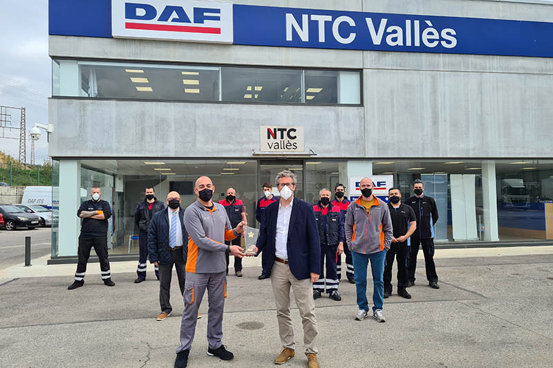 2021-05-NIRVAUTO-DAF Gold Award 03 low