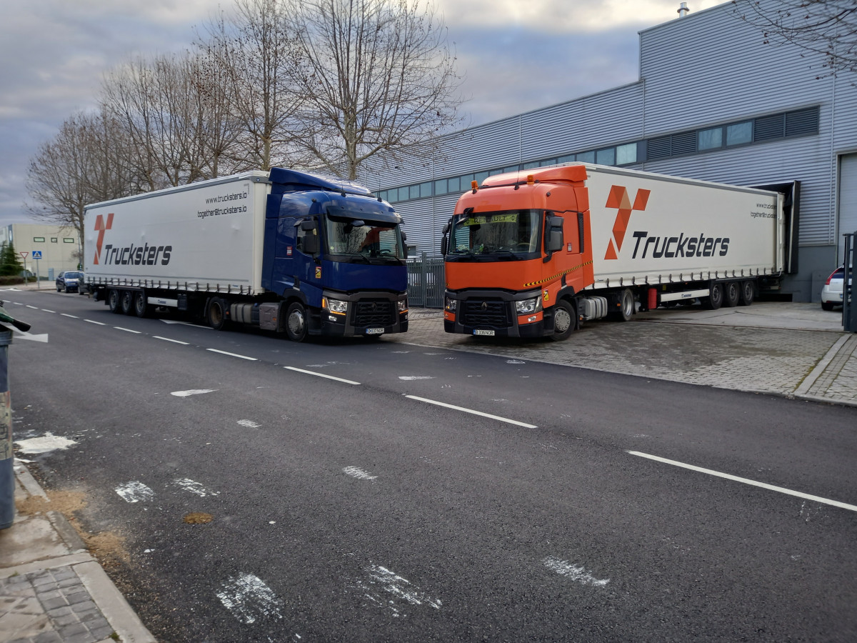 Camiones de Trucksters con material de Cruz Roja destinado a los refugiados de Ucrania (4)