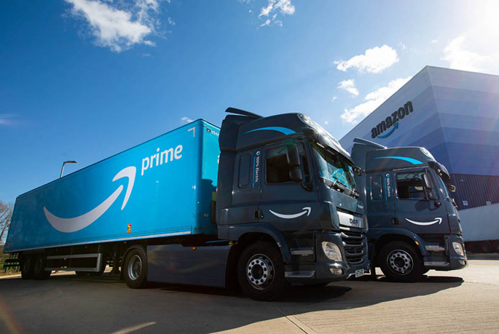 DAF delivers five CF Electric trucks to Amazon UK 01