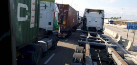 Colas en el acceso al Puerto de València