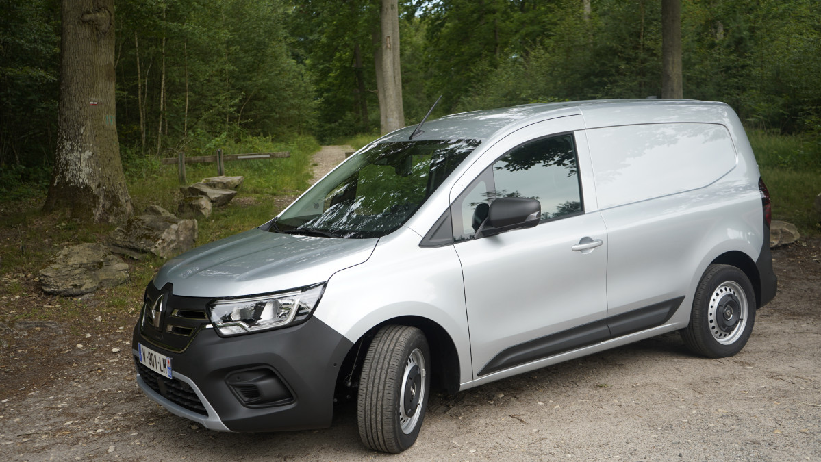 Novo Renault Kangoo E-Tech custa R$ 259.990 e já está esgotado em