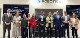 Foto de familia   Galardonados en los 'Premios UNO a lo Líderes de la Logística 2022'