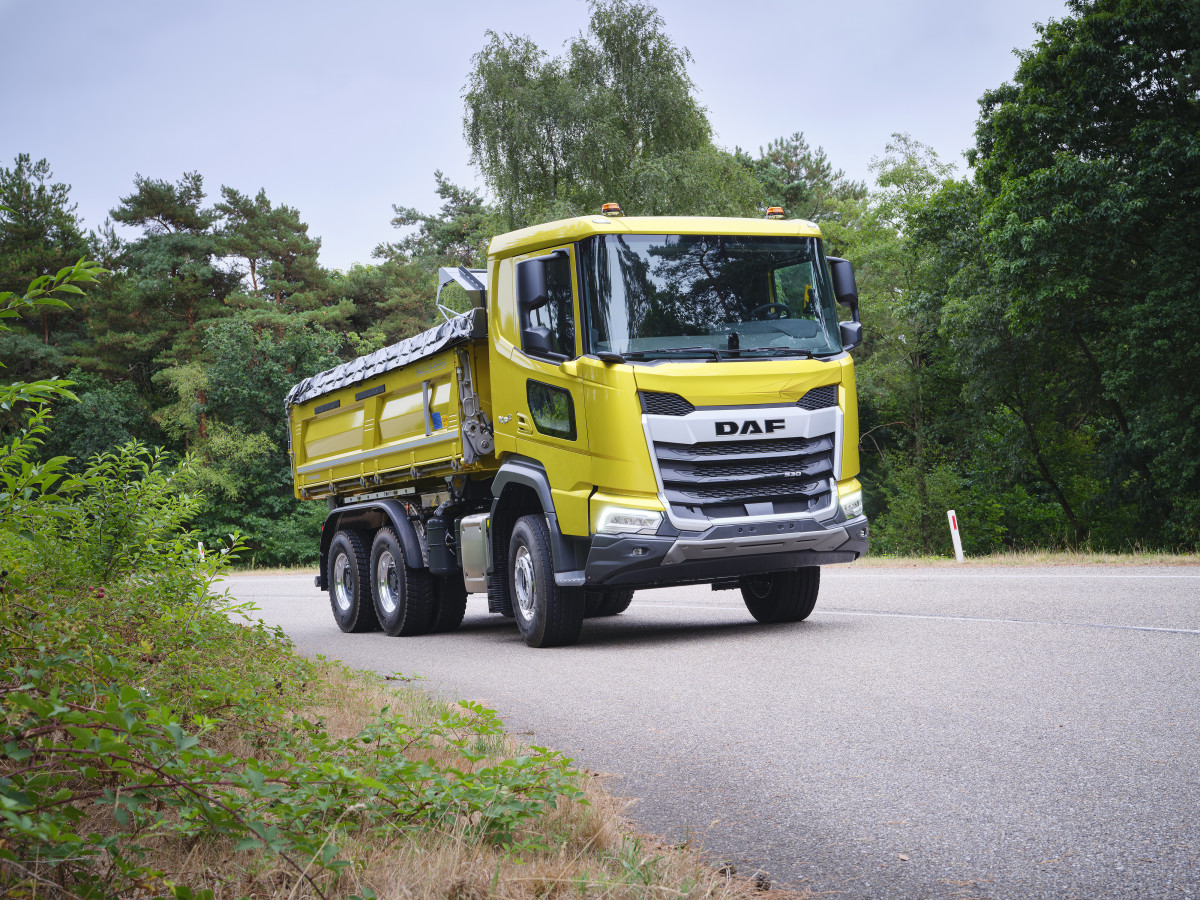 DAF displays New Generation Construction vehicles at BAUMA 01