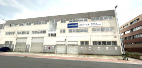 Fachada almacén Langarri Logística