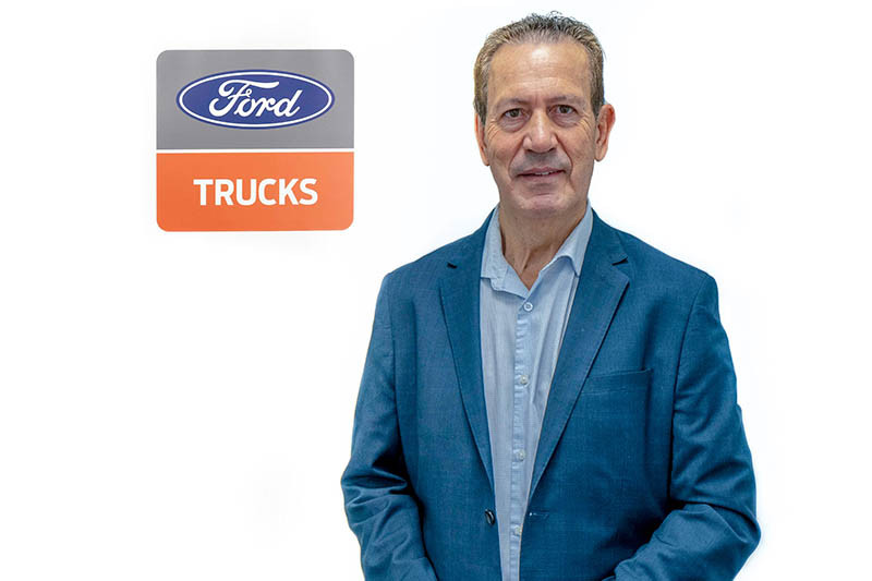 Alfonso (fondo blanco y logo Ford Trucks) Opción 2