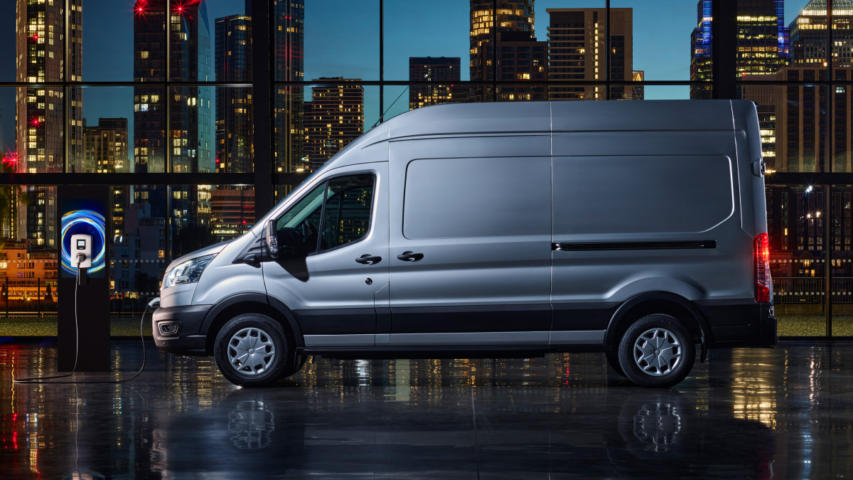 Ford E Transit Side Profile Static (2)