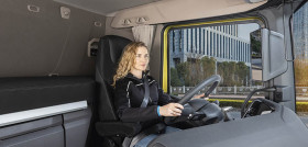 4.2. DAF XD Interior   Driver Position