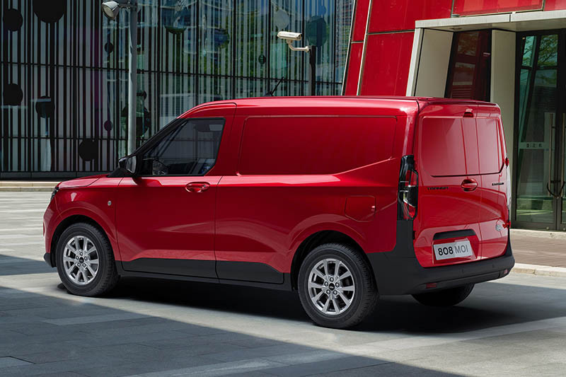 2023 FORD TRANSIT COURIER EXTERIOR 01