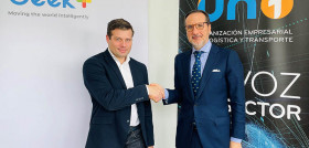 El Sales director para España de Geek , Marco de Brujin, y el presidente de UNO, Francisco Aranda