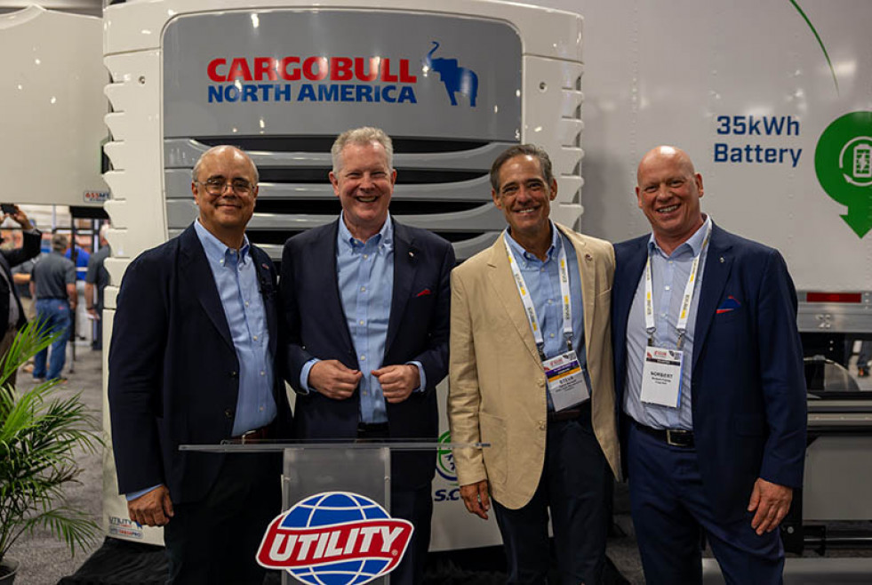 Máximos representantes durante la presentación de Cargobull North America