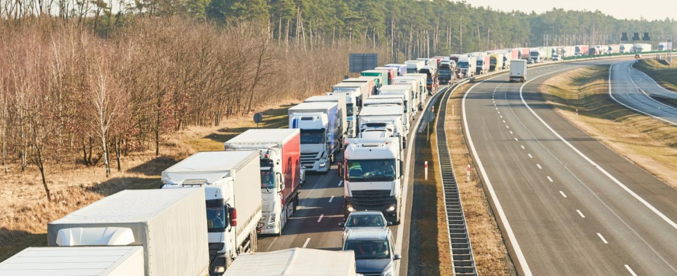 IRU urges European Commission to address damaging border waiting times