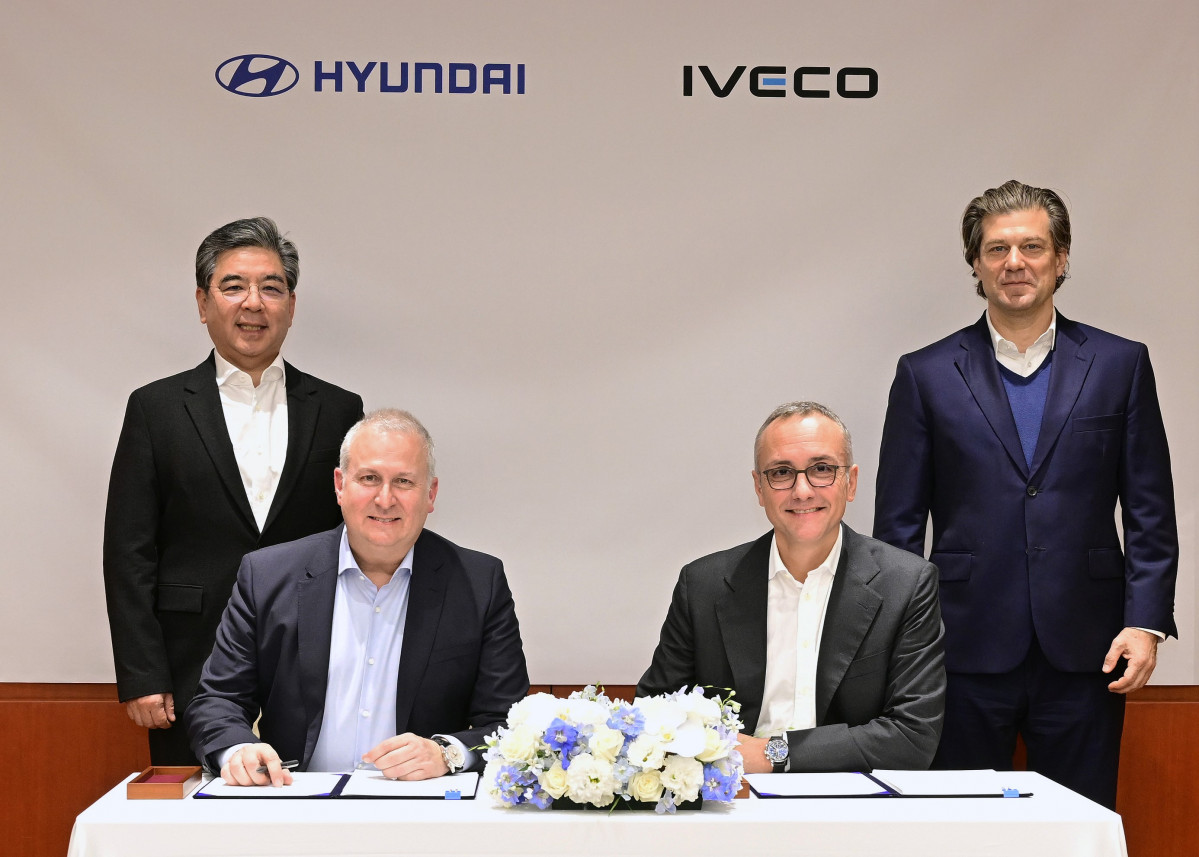 Hyundai Iveco Group eLCV supply agreement Seoul Jaehoon Chang President CEO HMC Gerrit Marx CEO Iveco Group Ken Ramu00edrez EVP Head Global CV HMC Luca Sra President Truck BU IVG