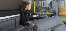 4.2. DAF XD Interior   Driver Position