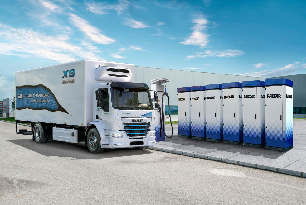 PACCAR Parts installs first power supply system at DAF dealer