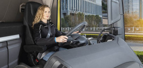 4.2. DAF XD Interior   Driver Position