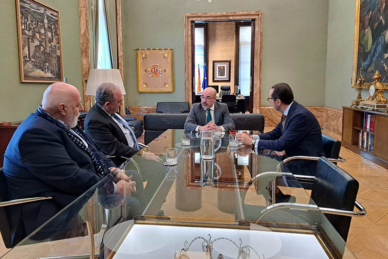 UNO solicita al delegado del Gobierno en Madrid modernizar el sistema paraduanero de Barajas