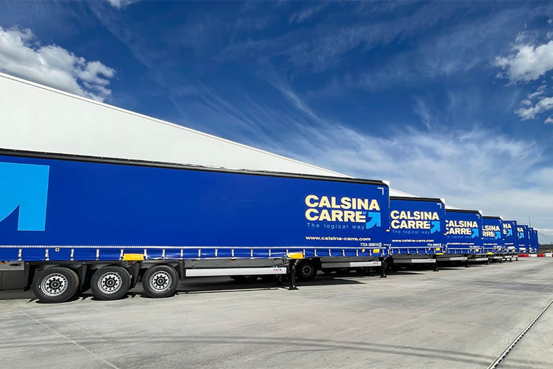 Semirremolques de lona S.CS para el transporte combinado y furgones S.BO de Schmitz Cargobull
