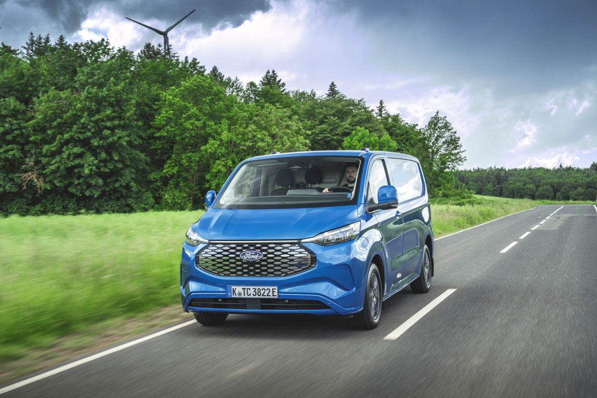 FordE TransitCustom Limited Van Digital Aqua Blue 5