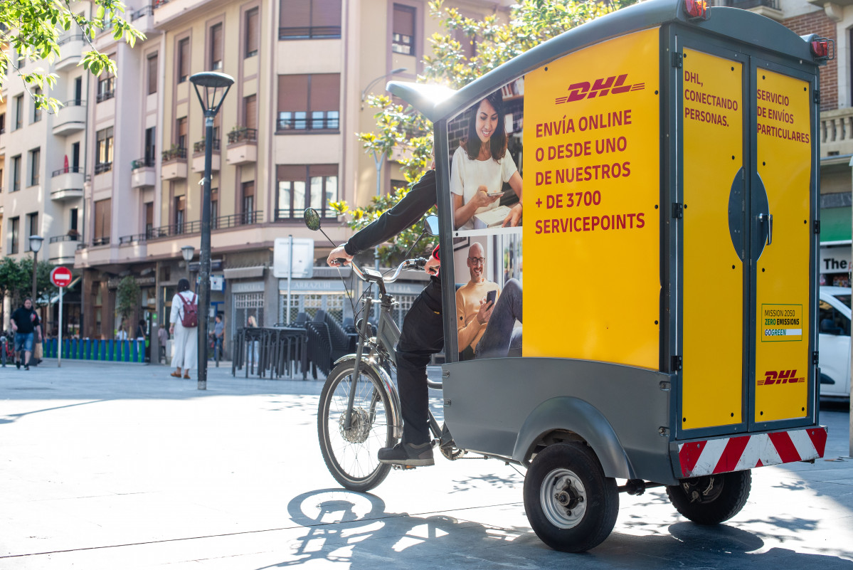 DHL 34   Copy