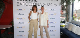 De izquierda a derecha,  Astrid Camprubí, CEO del Grupo Asatra, y Marta Fàbregas, CEO de OnTurtle.