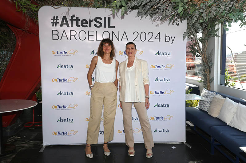 De izquierda a derecha,  Astrid Camprubu00ed, CEO del Grupo Asatra, y Marta Fu00e0bregas, CEO de OnTurtle.