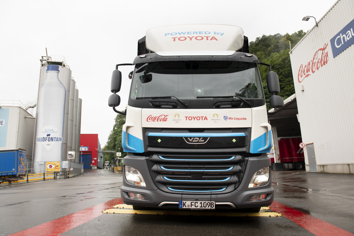 Toyota joins with coca cola and air liquide for  hydrogen fuel cell truck test 061