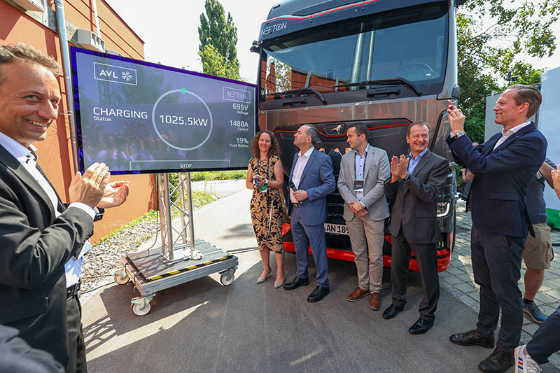 P hot nefton megawattladen lkw 3