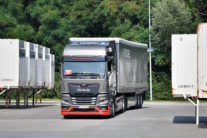 Man etgx 2024 e on etruckathon depot 01