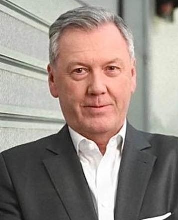 Heinz Ju00fcrgen Lu00f6w, Director de vehu00edculos comerciales ligeros de Renault