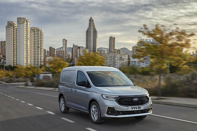 TRANSIT CONNECT PHEV SWB DYNAMIC 01