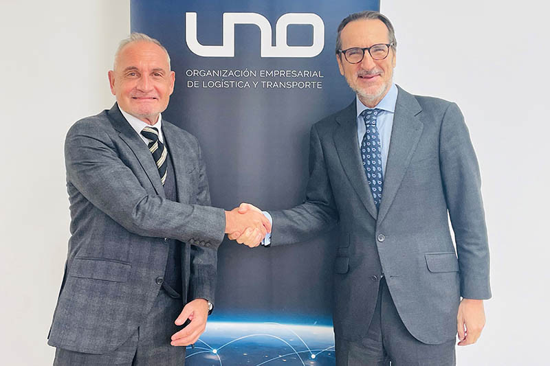 El presidente de UNO Logu00edstica, Francisco Aranda, junto al director general de Linde Material Handling Ibu00e9rica, Jaime Gener.