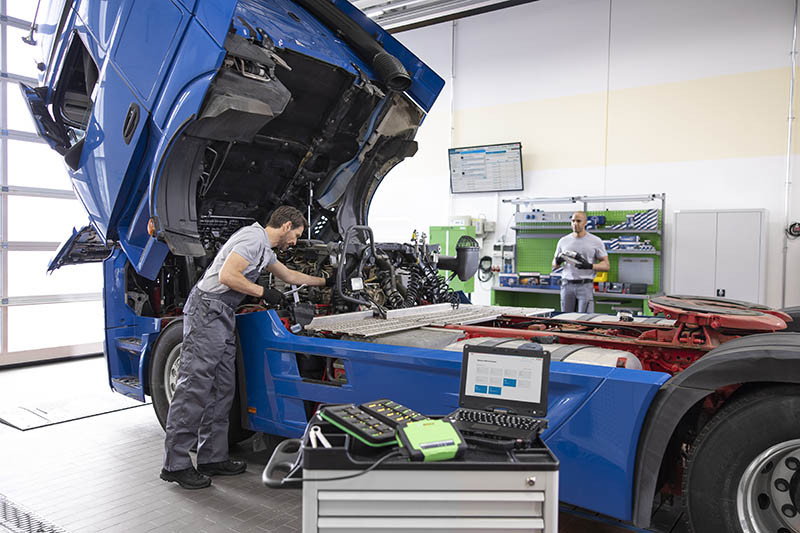 Truck portfolio in workshop landscape CD2022 98613